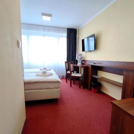 Hotel SiLL Kielce Buitenkant foto