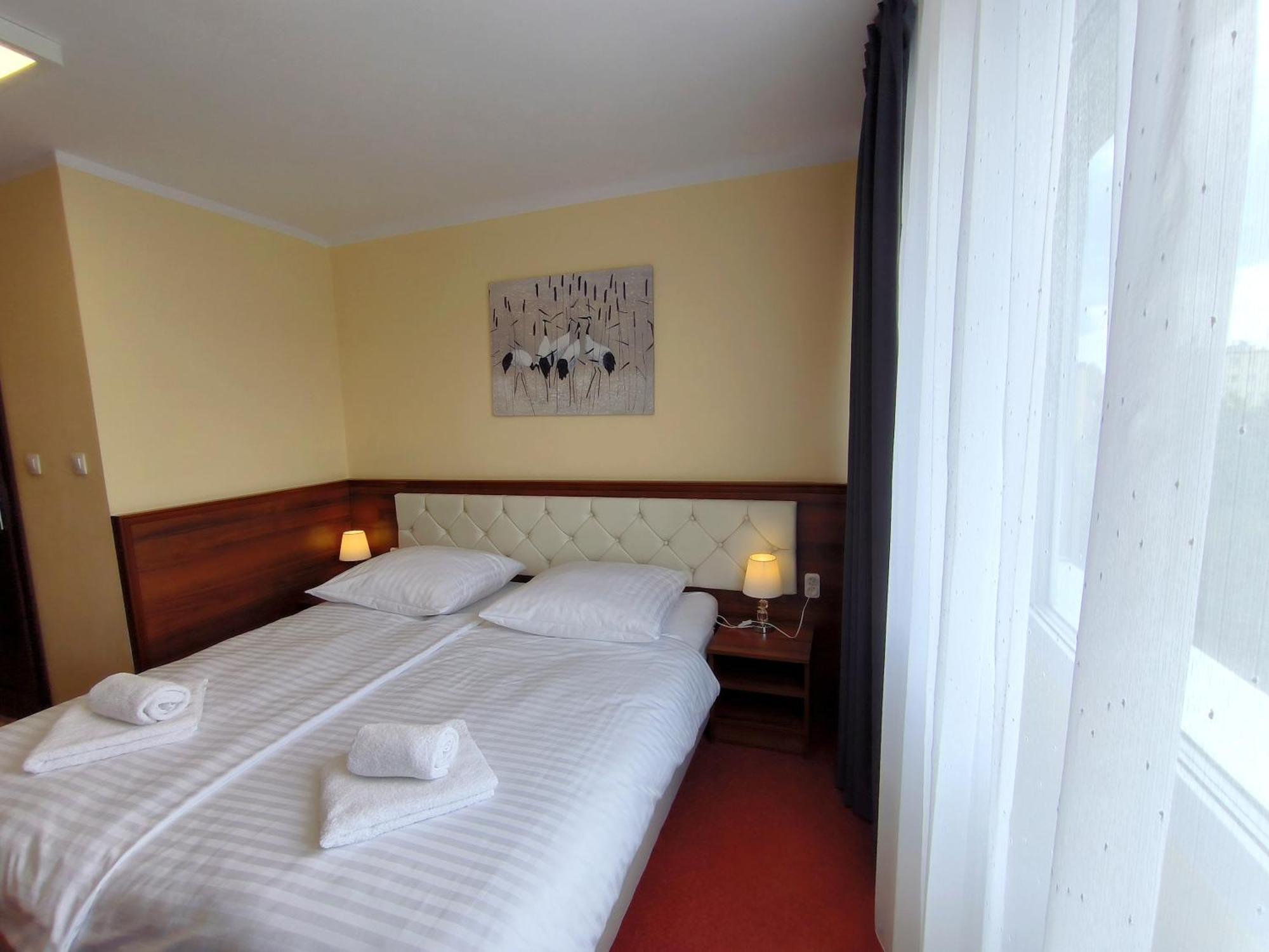 Hotel SiLL Kielce Buitenkant foto