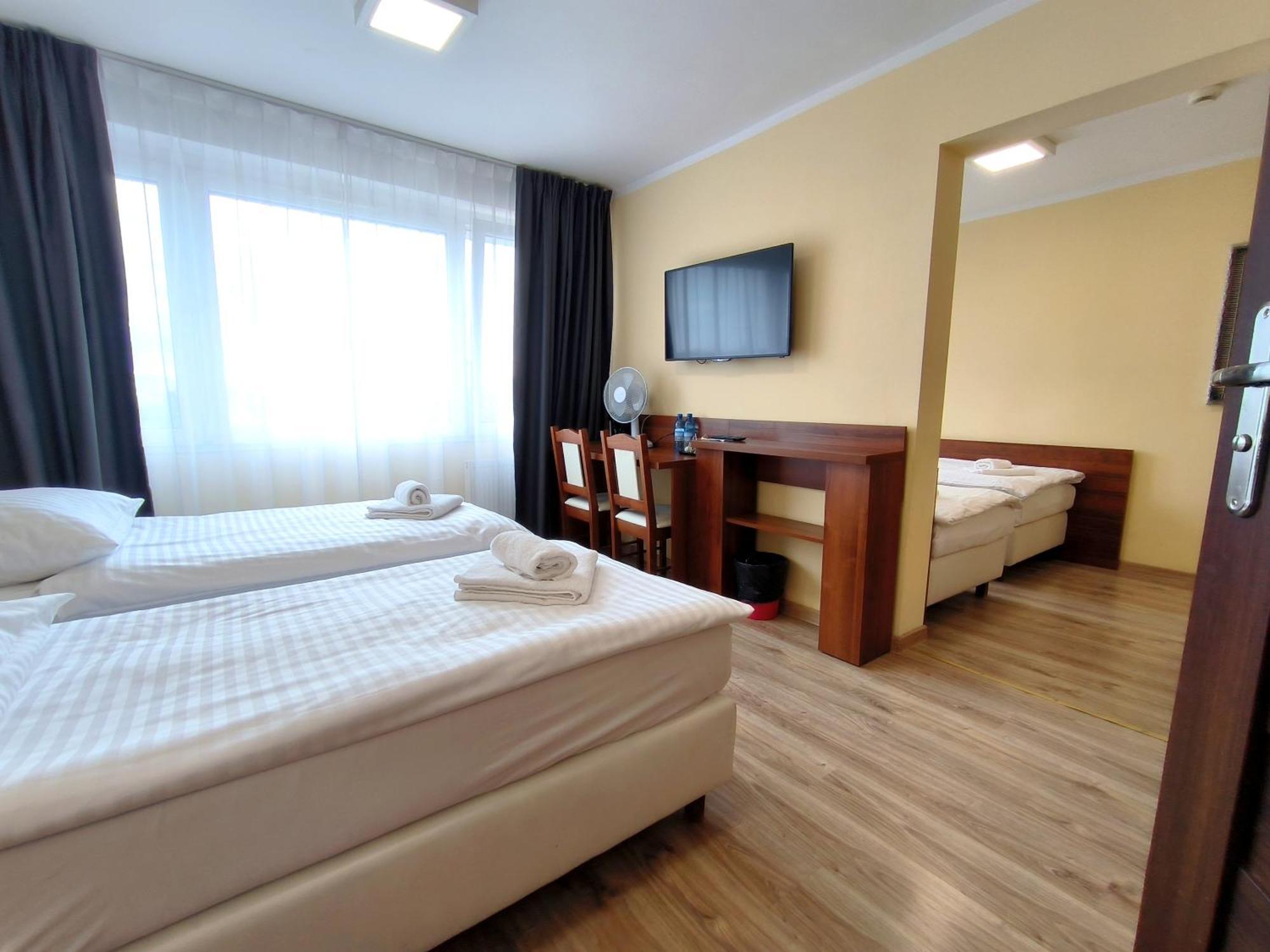 Hotel SiLL Kielce Buitenkant foto