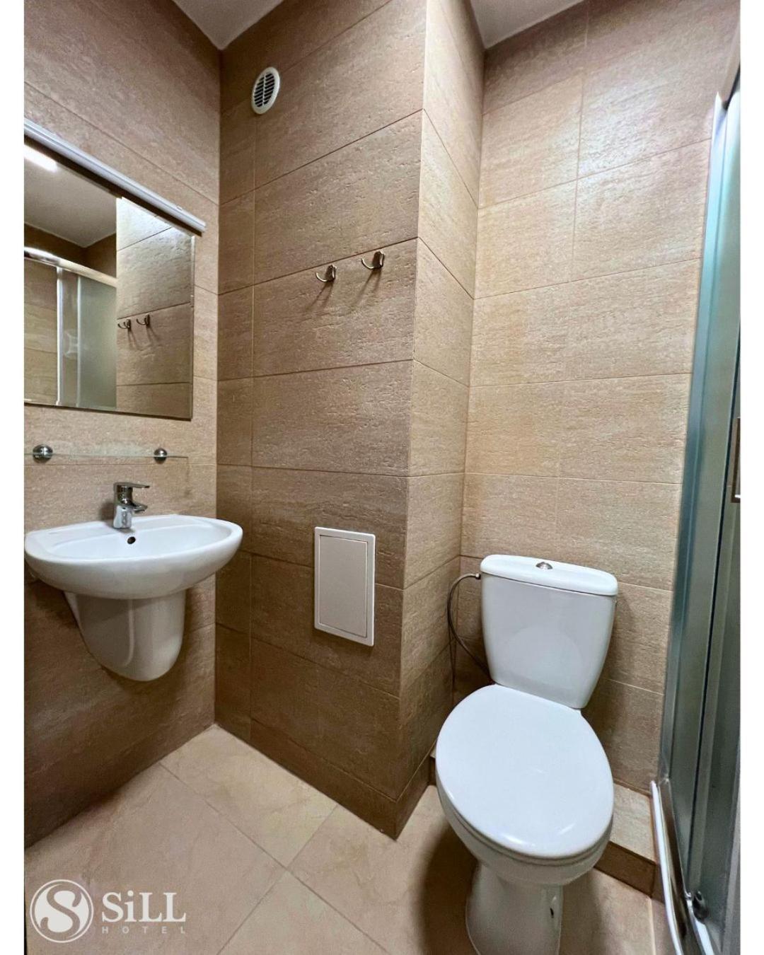 Hotel SiLL Kielce Buitenkant foto