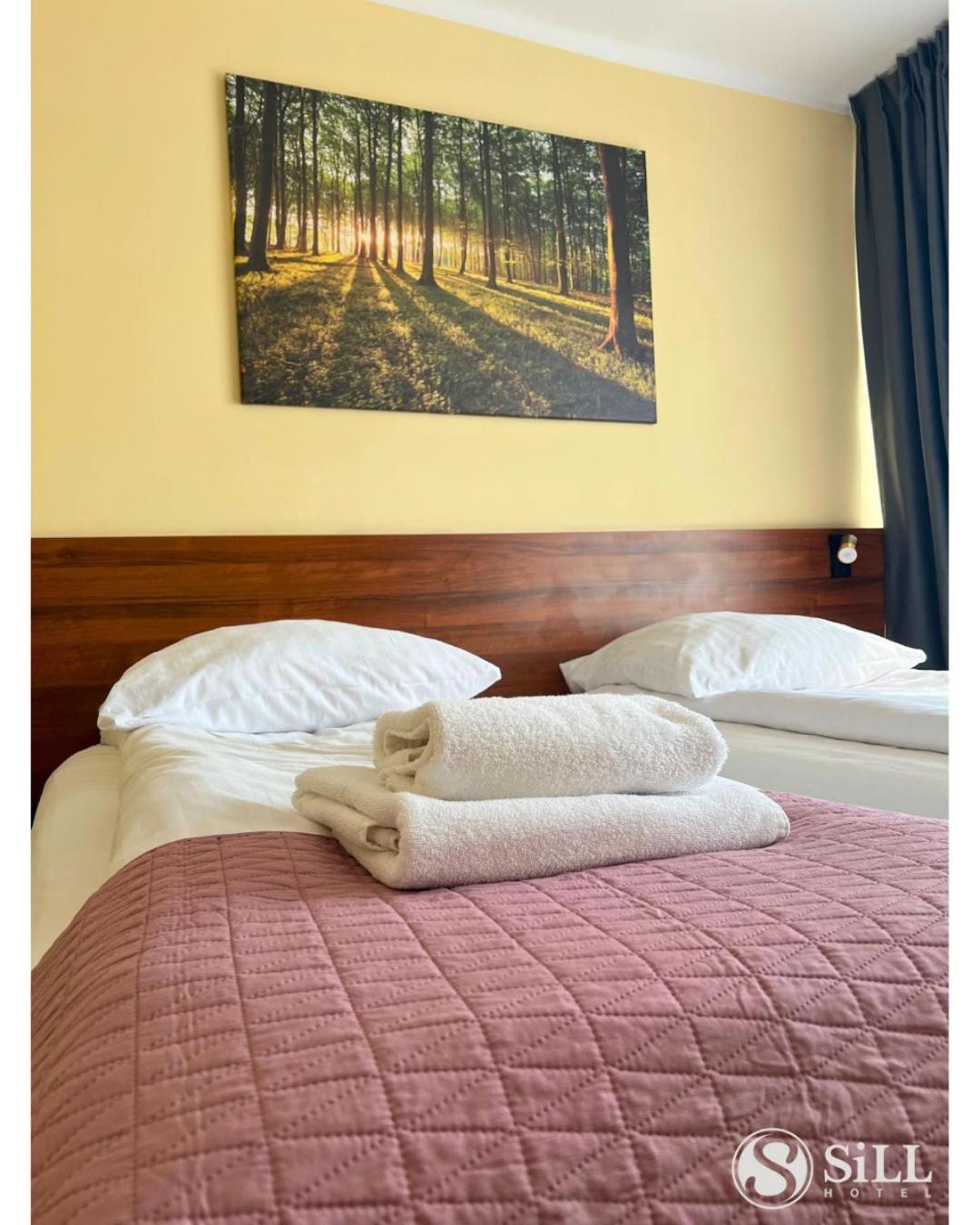 Hotel SiLL Kielce Buitenkant foto