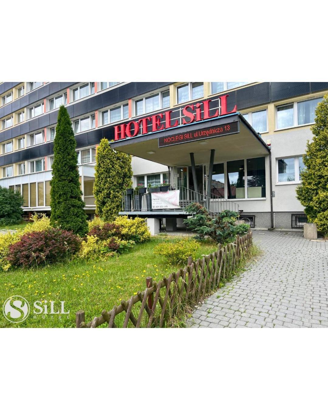 Hotel SiLL Kielce Buitenkant foto