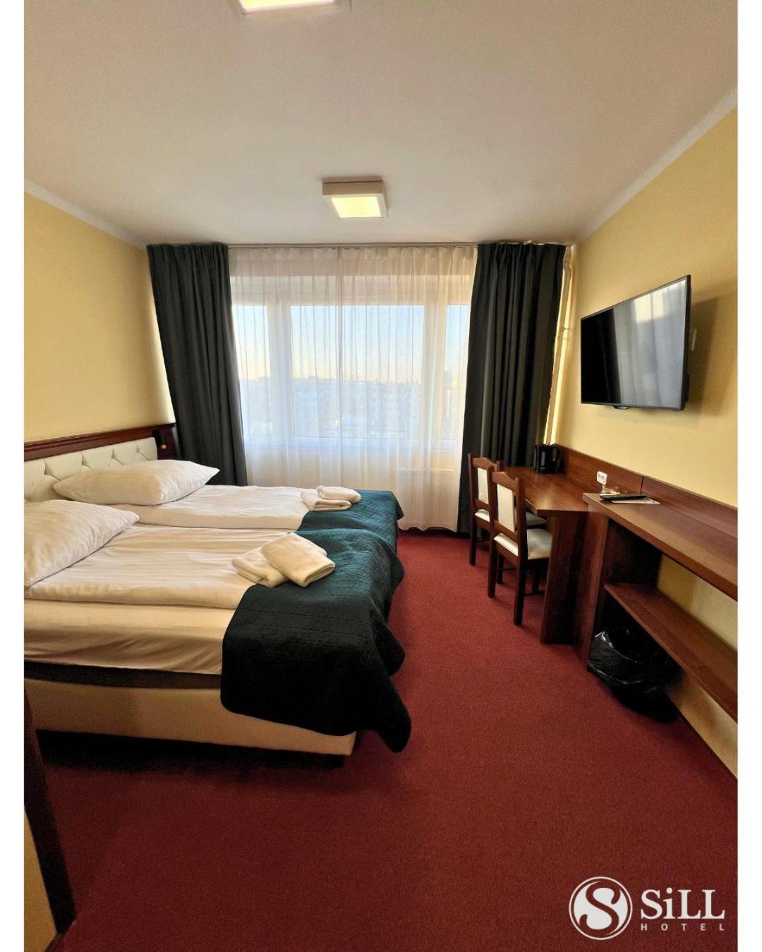 Hotel SiLL Kielce Buitenkant foto