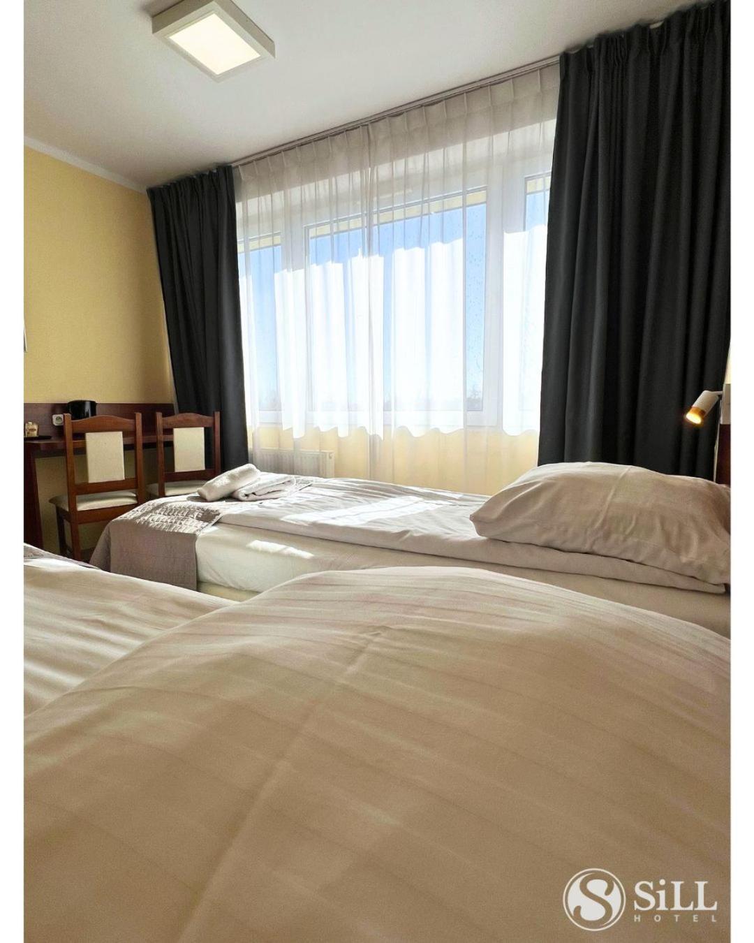 Hotel SiLL Kielce Buitenkant foto