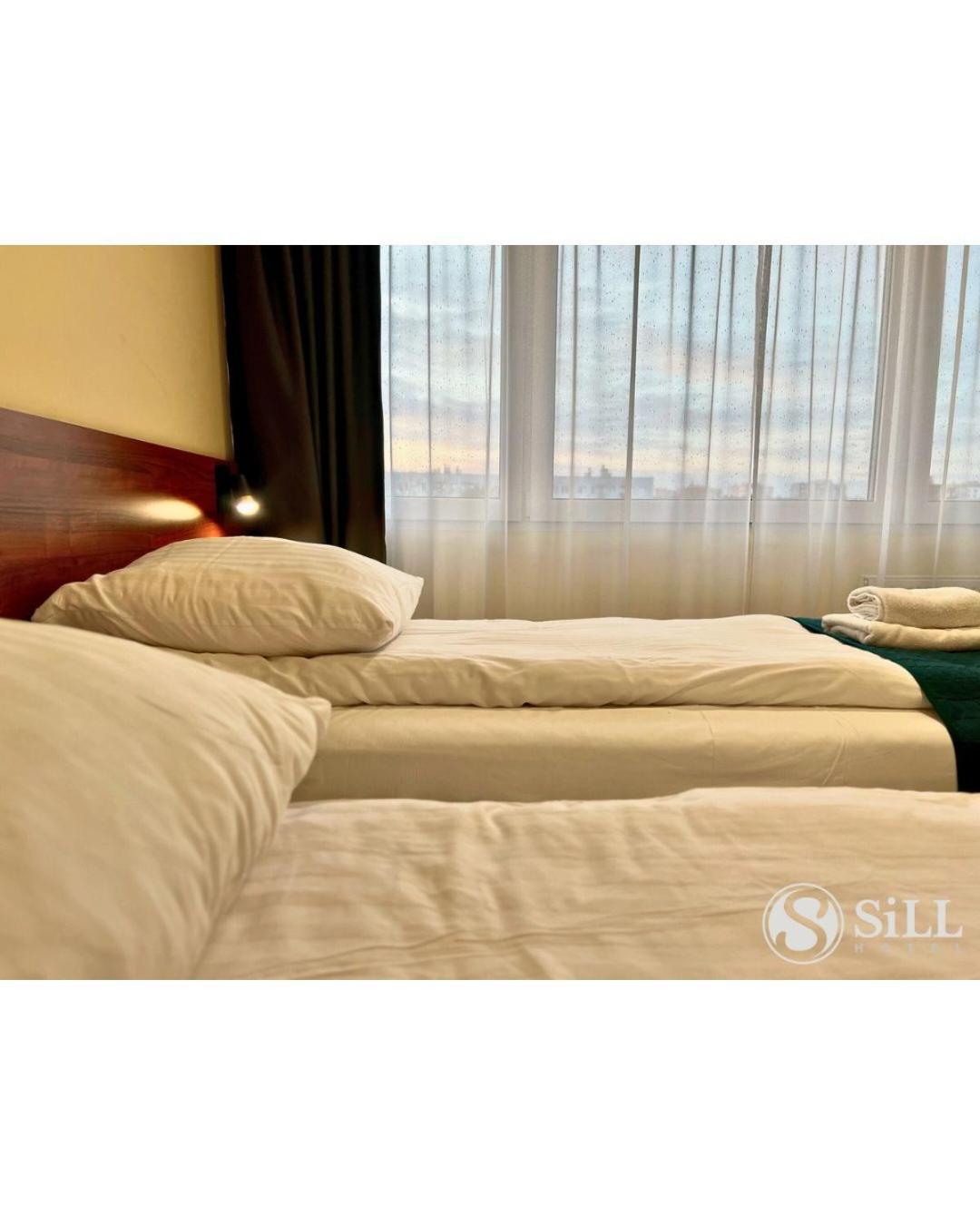 Hotel SiLL Kielce Buitenkant foto