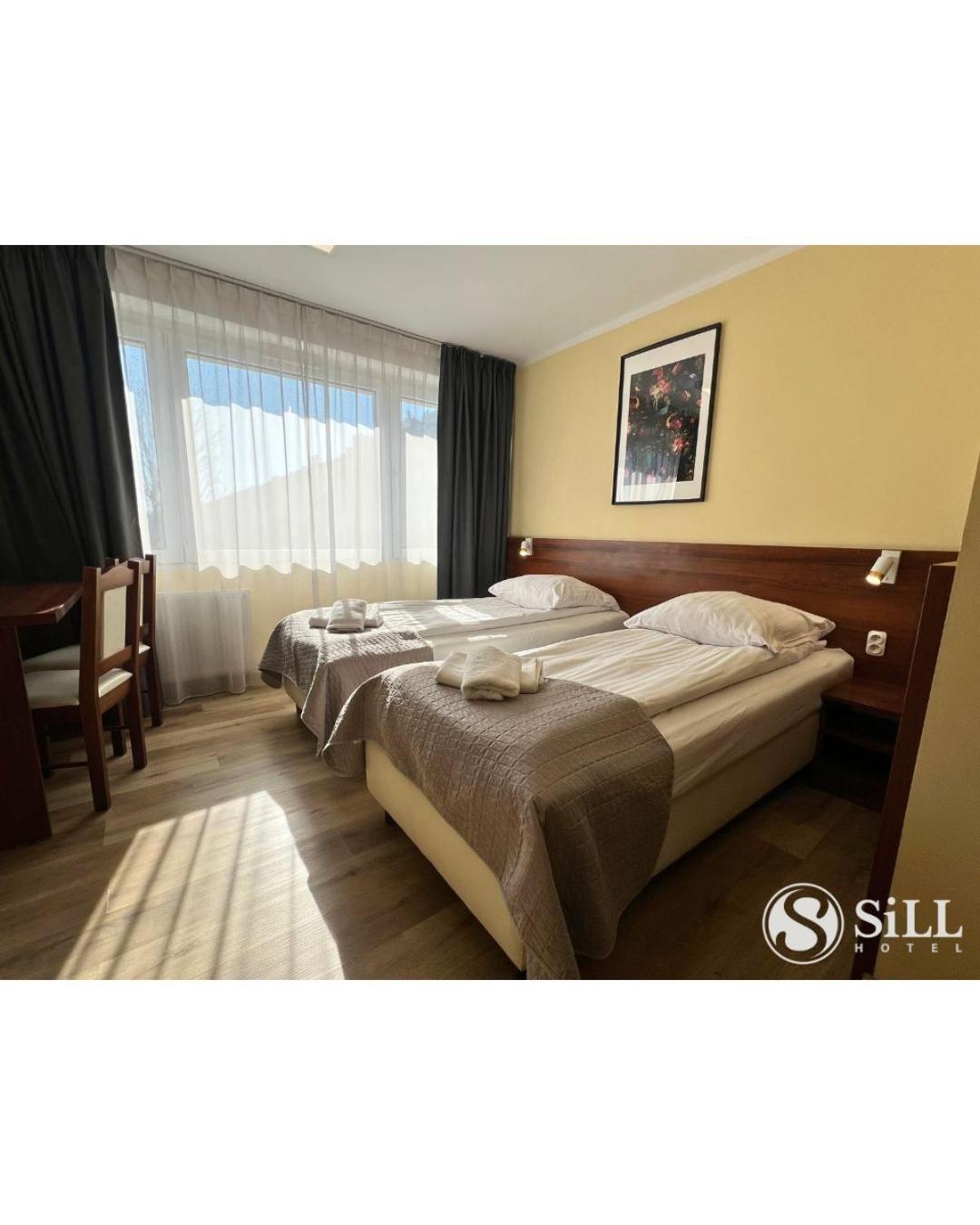 Hotel SiLL Kielce Buitenkant foto