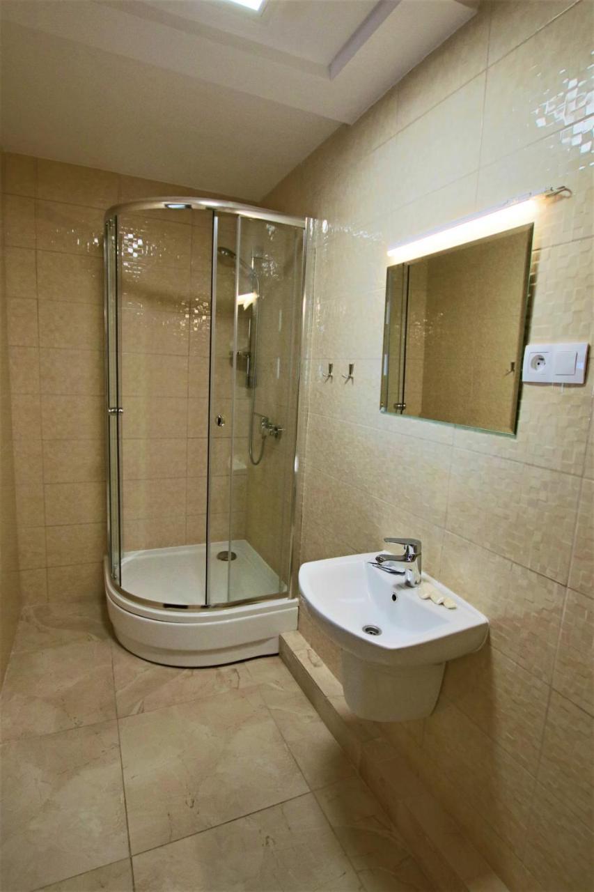 Hotel SiLL Kielce Buitenkant foto