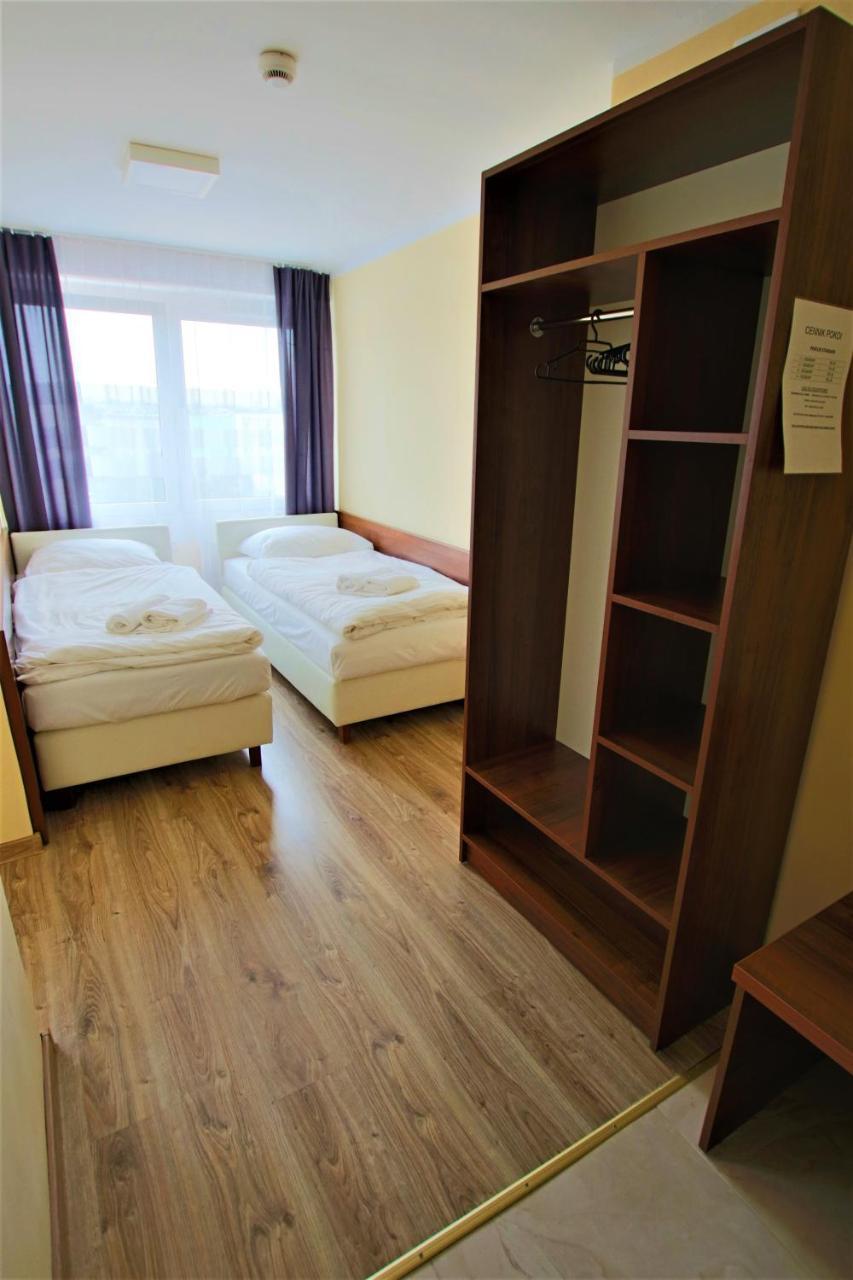 Hotel SiLL Kielce Buitenkant foto