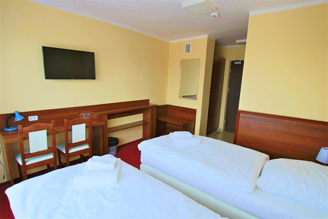 Hotel SiLL Kielce Buitenkant foto