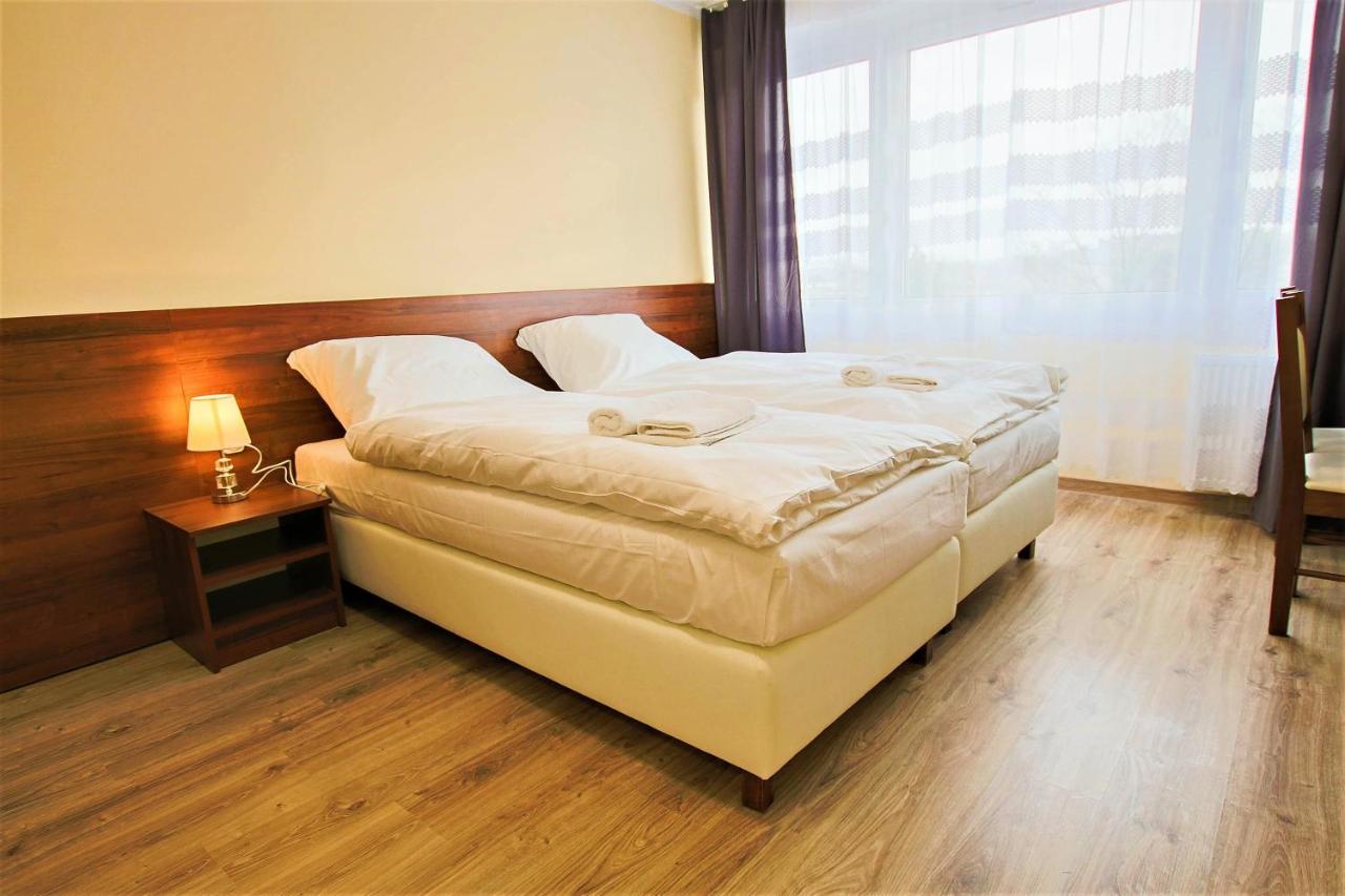 Hotel SiLL Kielce Buitenkant foto