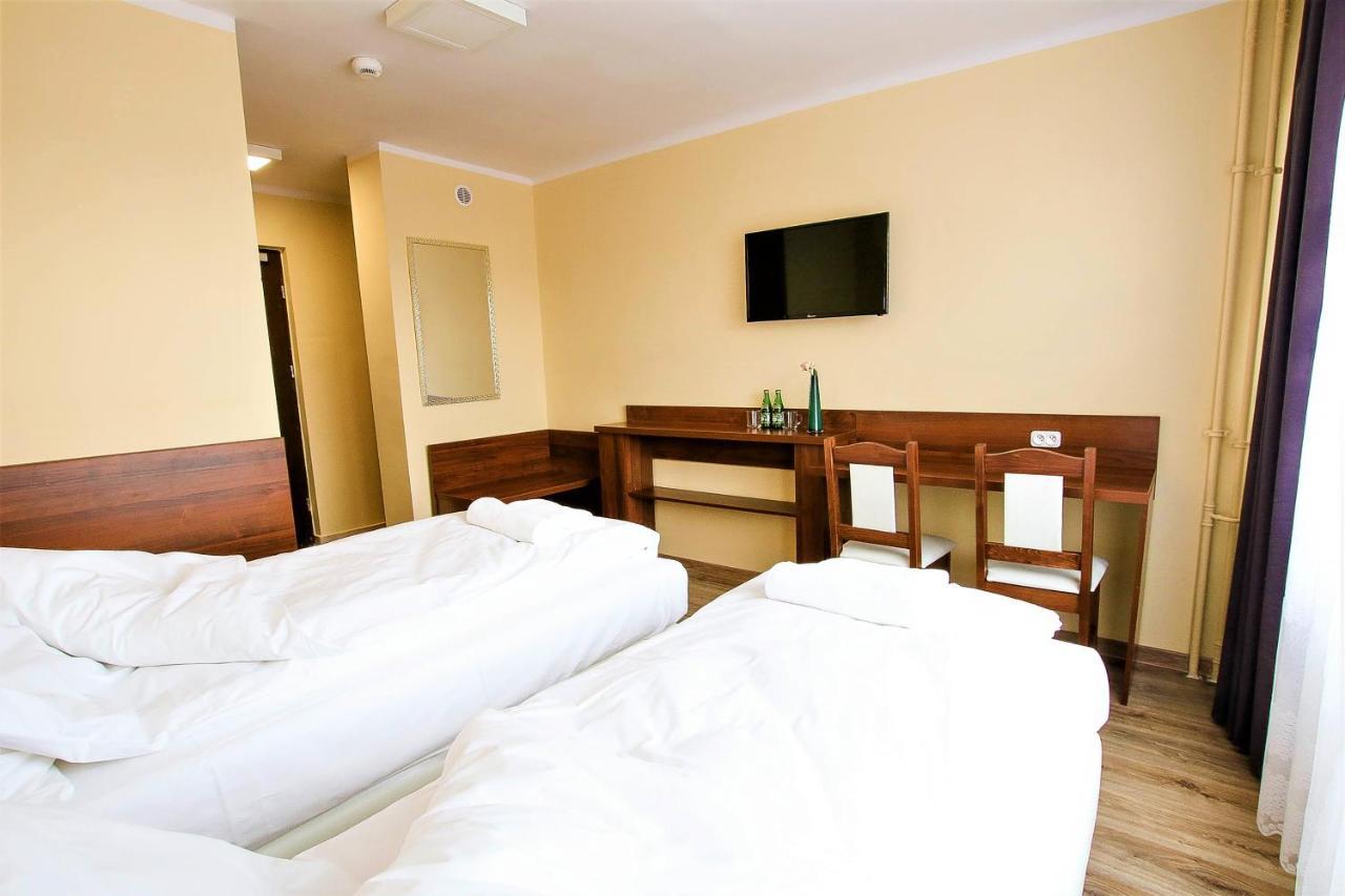 Hotel SiLL Kielce Buitenkant foto